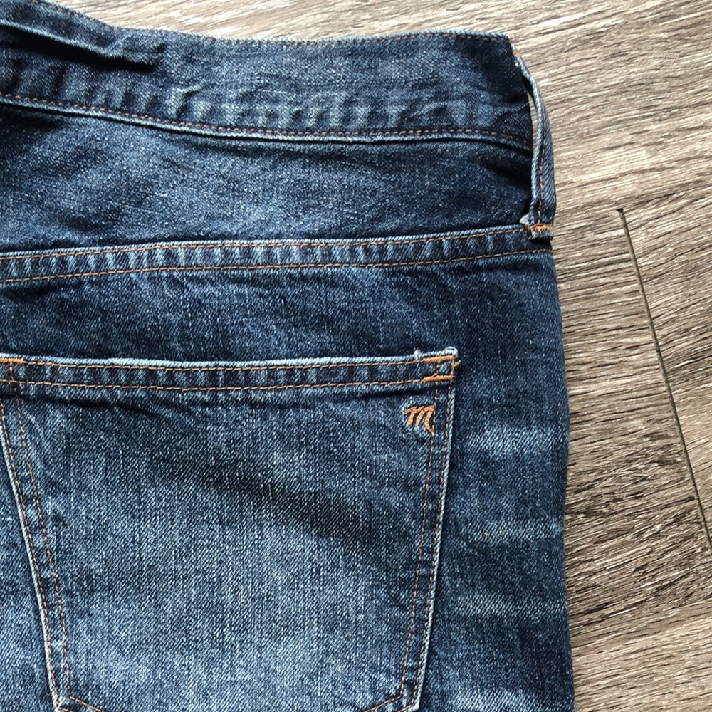 Madewell Blue Jean Shorts Classic distressed Cut-Off Style - 5in inseam, size 31 - Picture 7 of 9